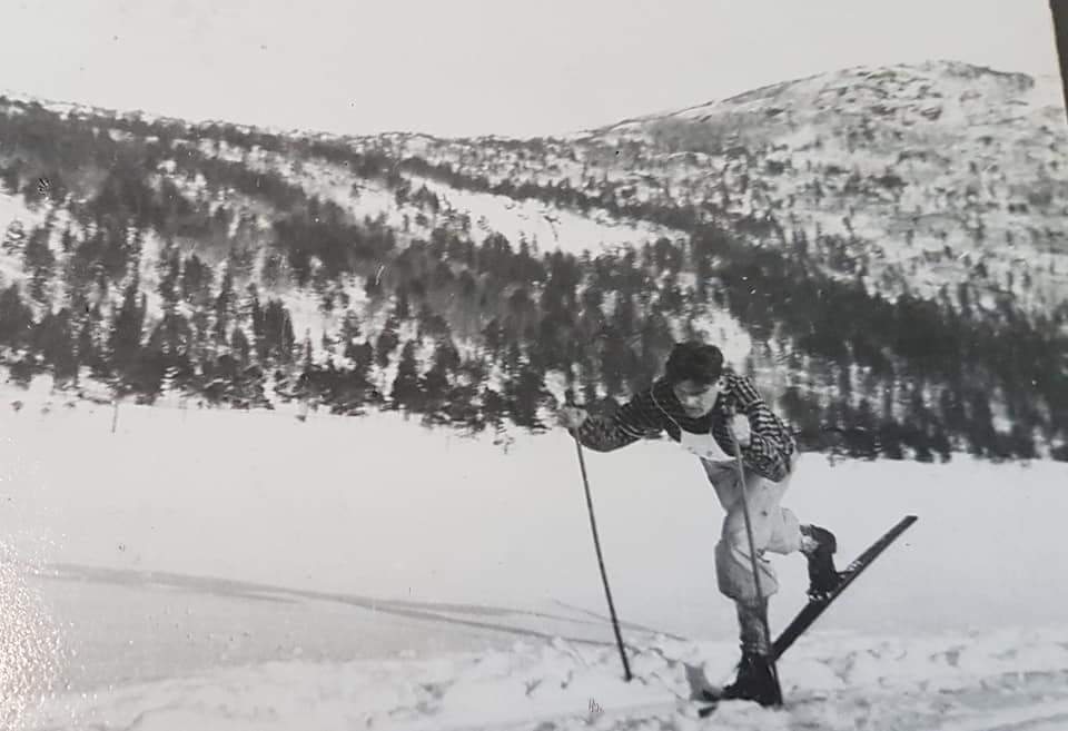 Dyktige Søya-gutar i langrennsløypa på 1930-talet